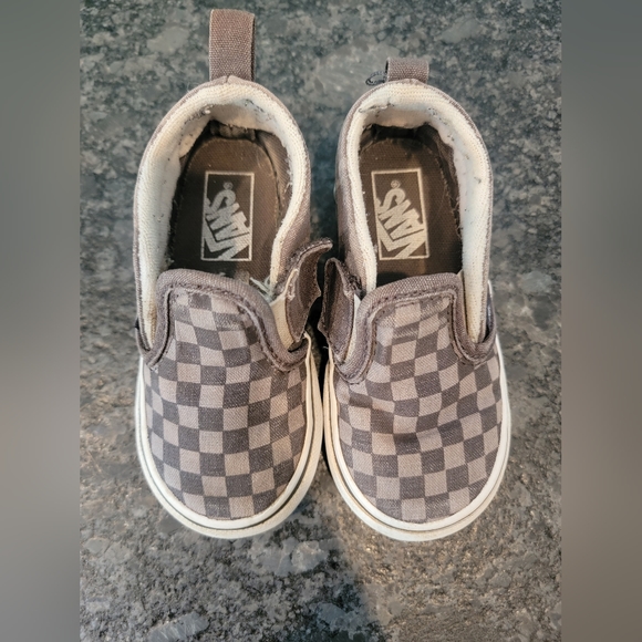 Toddler Vans slip on 7c or 7 child - Picture 2 of 11